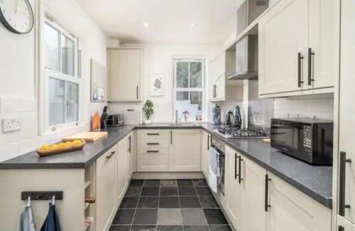 St Albans House | Pass the Keys Luxury 2 Bedroom Townhouse in Central St Albans