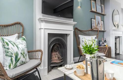 St Albans House | Pass the Keys Luxury 2 Bedroom Townhouse in Central St Albans