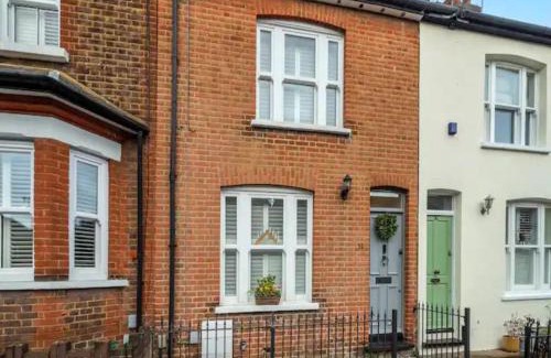 St Albans House | Pass the Keys Luxury 2 Bedroom Townhouse in Central St Albans