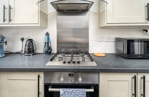 St Albans House | Pass the Keys | Luxury 2 Bedroom Townhouse in Central St Albans