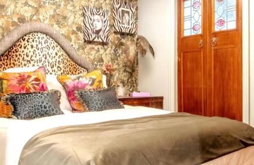 Kelvinbridge House | Pass the Keys Magical Mews Hideaway: Quirky Cottage Experience