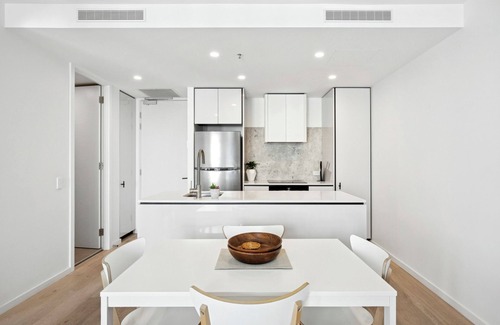City West Apartment | Patio Mt view near CBR centre and ANU