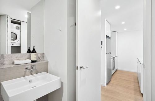 City West Apartment | Patio Mt view near CBR centre and ANU