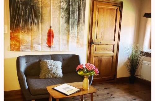 La Celle-sous-Gouzon Bed & Breakfast | Pause bien-être & nature dans la chambre du moine