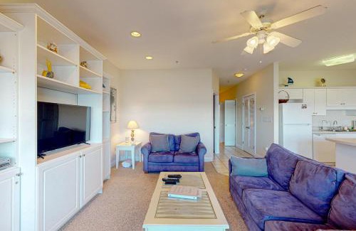 Indian Beach Apartment | Peace on the sound, fun on the Beach