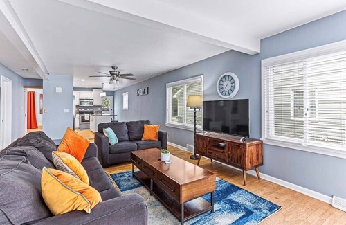 East Lansing House | Peaceful 4BR Lakefront Getaway on Park Lake