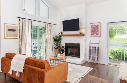 Fairview Cabin | "Peaceful Cabin Retreat:Stylish & Cozy Getaway in the Woods-30 min to Nashville