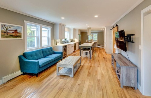 Bovina Center House | Peaceful Country Getaway | Spacious Home in a Prime Spot