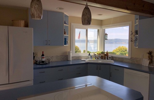Tacoma Cottage | Peaceful Dash Point Cottage - Panoramic Water and Mountain Views