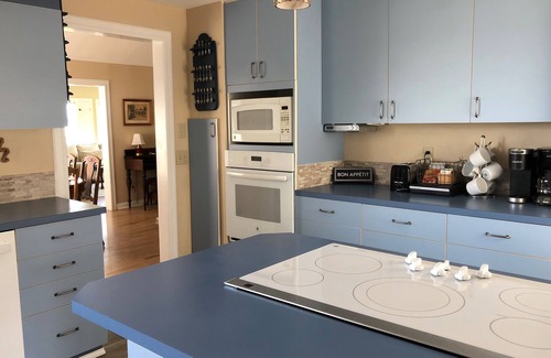 Tacoma Cottage | Peaceful Dash Point Cottage - Panoramic Water and Mountain Views