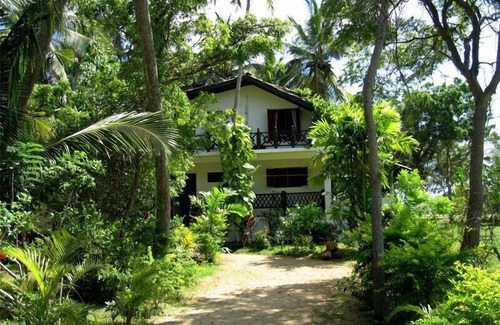 Medaketiya House | Peaceful position with a 13meter fresh water swimming pool