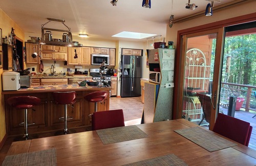 Chapel Hill House | Peaceful, Private Woodland Lot, 9 Minutes to UNC/Downtown Chapel Hill