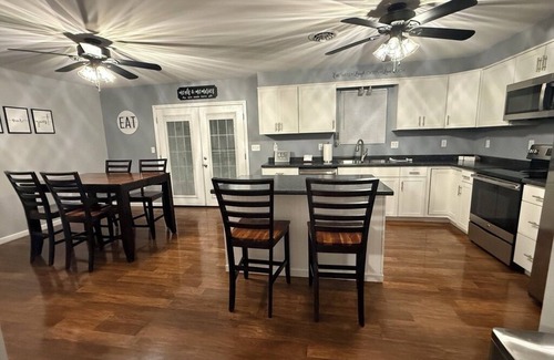 Bastian House | Peaceful & Relaxing 3BR Private Escape n"Home Away from Home"
