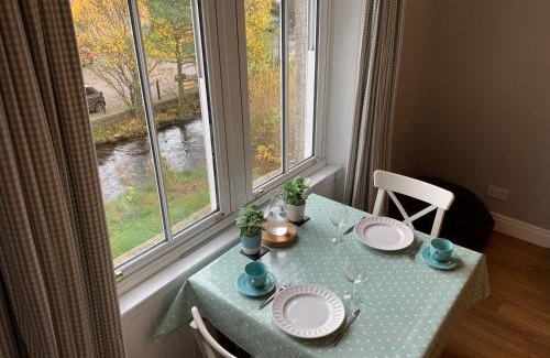 Peebles Apartment | Peebles Cottage Apartment with River View and Bike Store