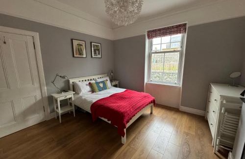 Peebles Apartment | Peebles Cottage Apartment with River View and Bike Store