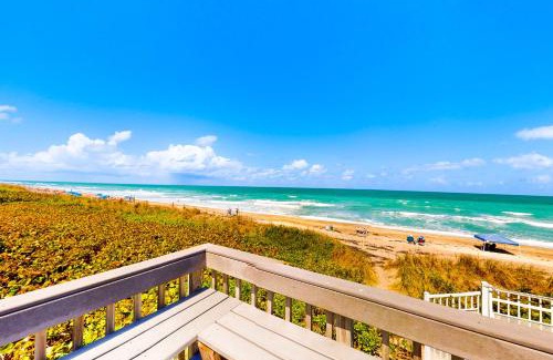 Stuart Apartment | Pelican #1109
