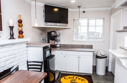 Munras Avenue Hotel | Pelican Inn Monterey