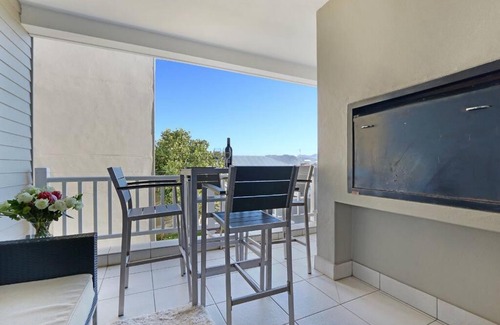 Simon's Town Apartment | Penguin Haven . Luxury 2 bedroom, Boulders Beach.