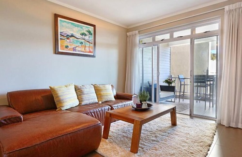 Simon's Town Apartment | Penguin Haven . Luxury 2 bedroom, Boulders Beach.