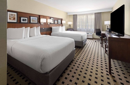 Camp Hill Hotel | Penn Harris Hotel Harrisburg, Trademark by Wyndham