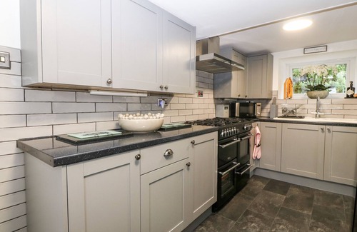 Rhyd-y-clafdy Cottage | PENNANT COTTAGE, pet friendly, with a garden in Llithfaen