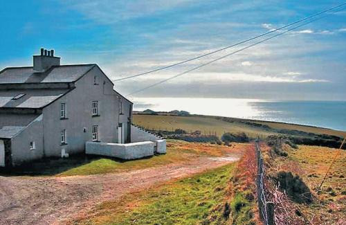 Garn Fadryn House | Penrhyn Mawr - Hw7642