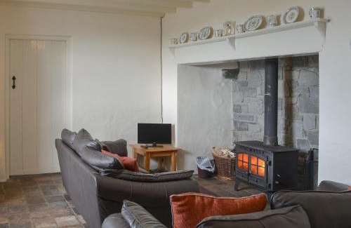 Garn Fadryn House | Penrhyn Mawr - Hw7642