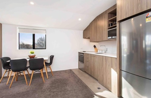 Addington Apartment | Penthouse Apartment Scenic Views-Spacious 2br