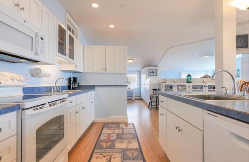 Lincolnville Apartment | Penthouse - Private Balconies - Beach and Water Views