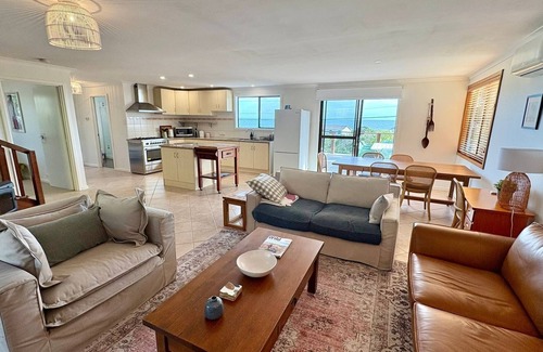 Peppermint Grove Beach House | Peppy Beach House – Stunning Ocean Views & Relaxed Coastal Escape