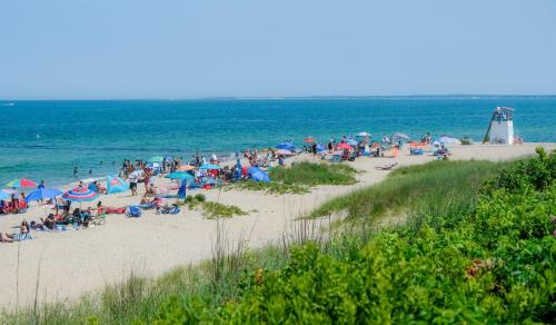 Oak Bluffs Hotel | Pequot Hotel
