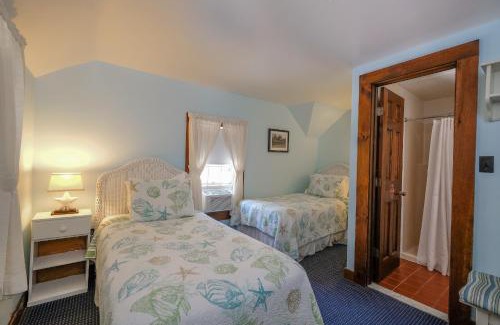 Oak Bluffs Hotel | Pequot Hotel