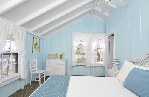 Oak Bluffs Hotel | Pequot Hotel