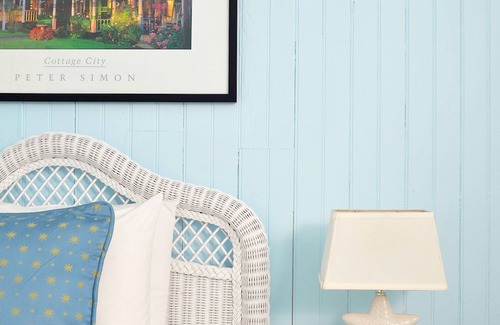 Oak Bluffs Hotel | Pequot Hotel