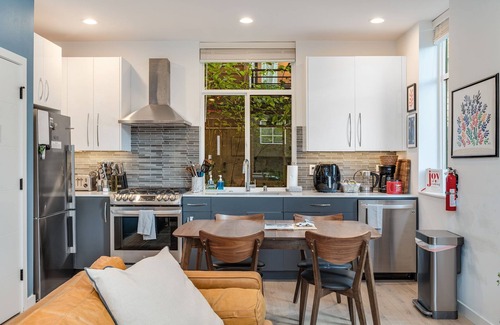 Broadway House | Perch - Belmont Boutique 4: Spacious Townhome w/Rooftop Views