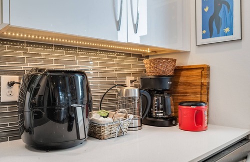 Broadway House | Perch - Belmont Boutique 4: Spacious Townhome w/Rooftop Views