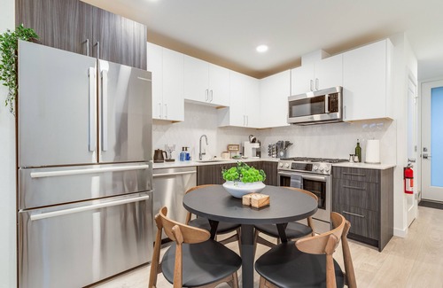 Broadway House | Perch - Howell Haven 33: Pet-Friendly Urban Haven in Historic Capitol Hill