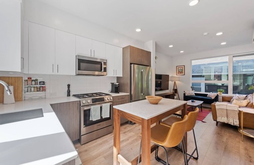 Broadway House | Perch - Urban Abode 22: Modern & Stylish Townhome; Heart of Capitol Hill