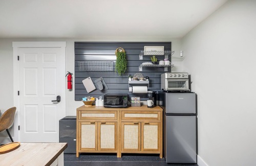 Lynchburg Apartment | Perfect 1 Bedroom - Sleeps 4 | Near LU | Newly Renovated! by Saydrajanes Properties