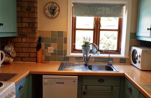 Westmarsh Cottage | Perfect 2 bedroom pet-friendly family holiday home at Hawthorn Farm, Kent