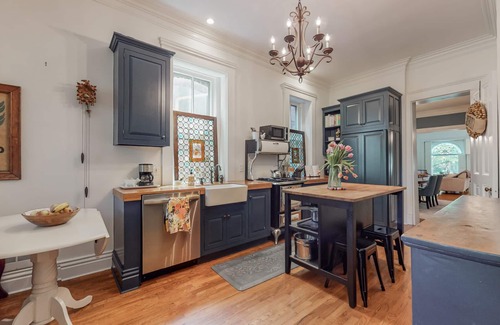 Old Louisville House | Perfect for Derby, Victorian Mansion in the heart of Louisville
