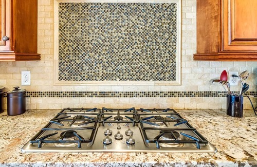 Sand Ridge House | Perfect For Groups: 4 Suites, 8 Beds, 5 TV's, WOW!