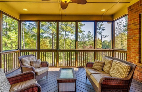 Sand Ridge House | Perfect For Groups: 4 Suites, 8 Beds, 5 TV's, WOW!