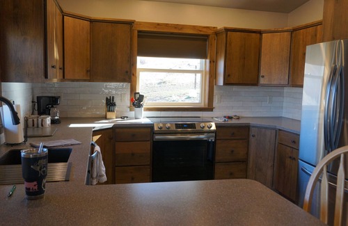 Glacier Country Cabin | Perfect for hiking, wildlife viewing and photography. Endless Mountain views!