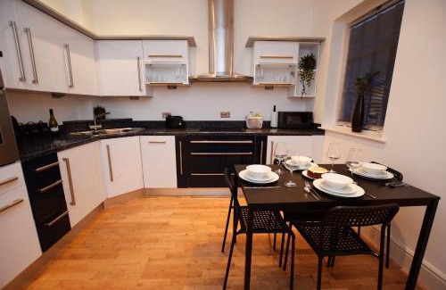 Derby House | Perfect for Uni and City Stays - Modern 2-Bed with Parking