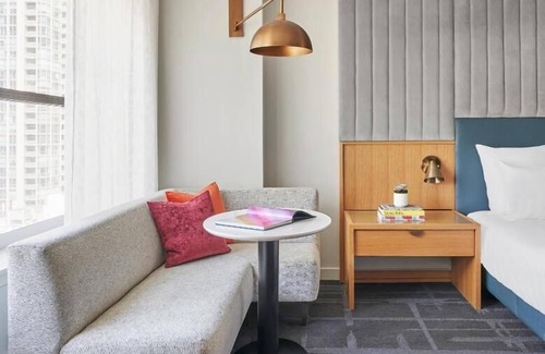 Downtown Chicago Hotel | Perfect for your Chicago Getaway! Close to Midway Airport! Onsite Parking!