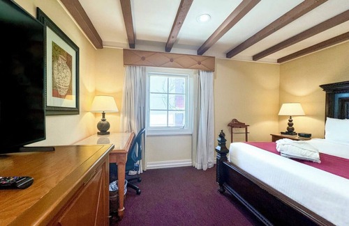 Western Division Hotel | Perfect Laredo 2-Unit Stay w/Historic Style, Scenic Views & Top Dining Nearby