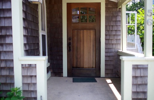 Oak Bluffs Apartment | Perfect location! Beach, Harbor & Town. Beautiful 1st Floor Apartment Oasis