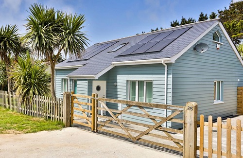 Croyde House | Perfect location next to the beach. 4 bedrooms, sleeps 10 people.