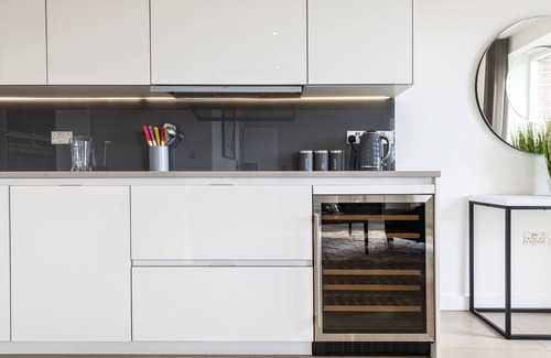 Northcote Apartment | Perfect Luxury Penthouse - Overlooking parkland with views for days